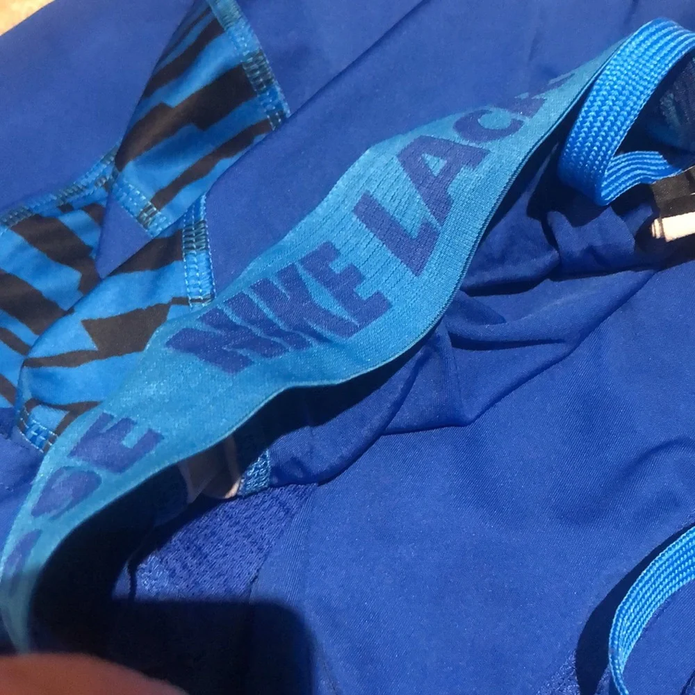 Nike lacrosse athletic shorts. The elastic waist band needs to be sewn down - Picture 4 of 7